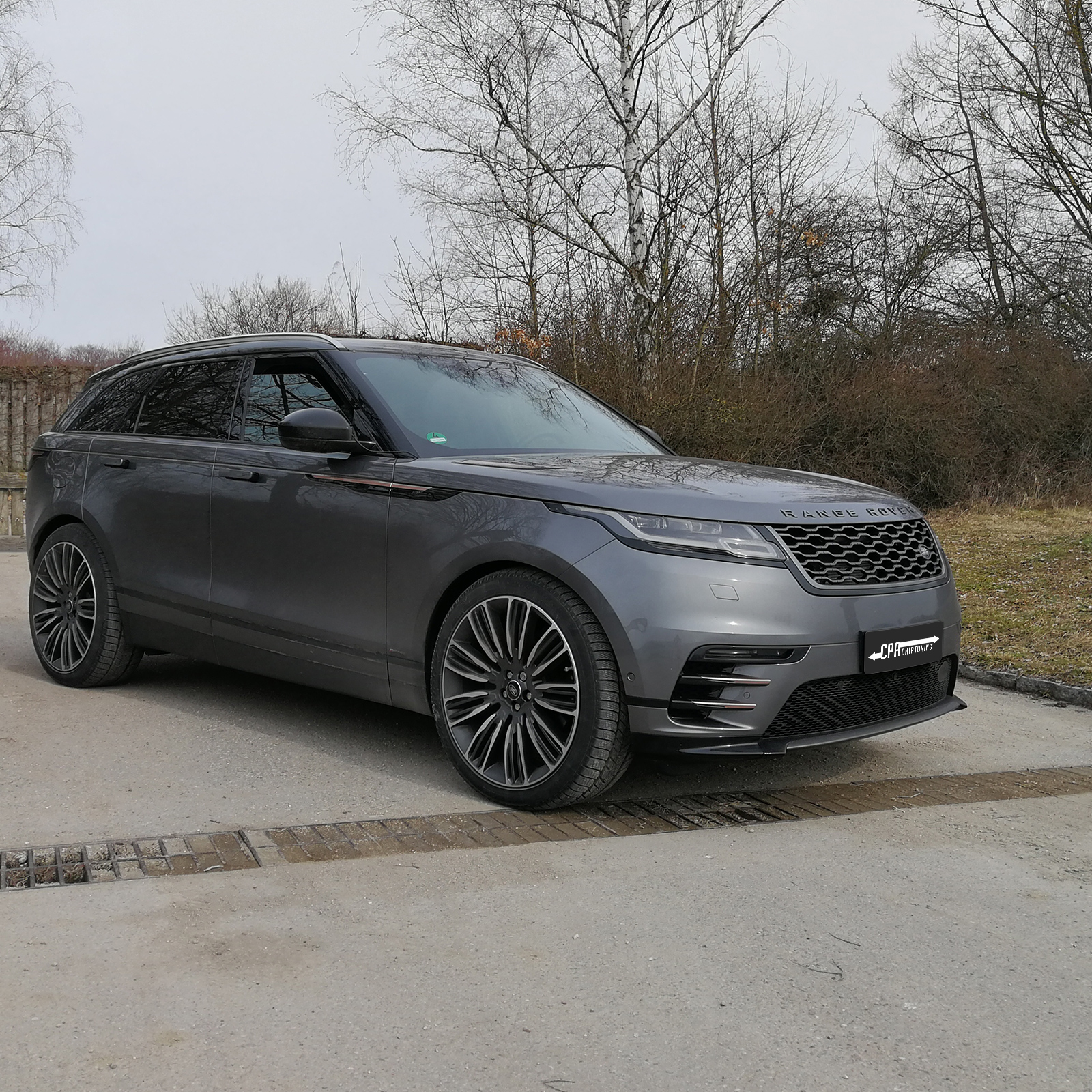 SUV di medie dimensioni con molto vapore
