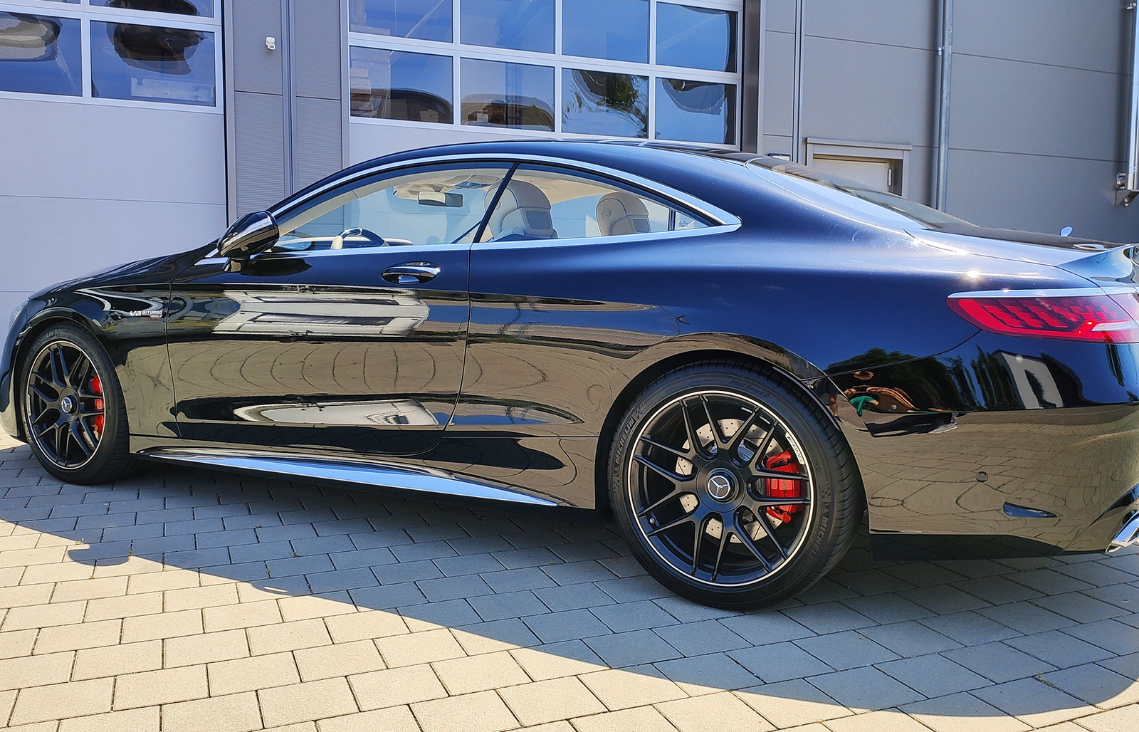 Prova al banco di prova con la Mercedes S63