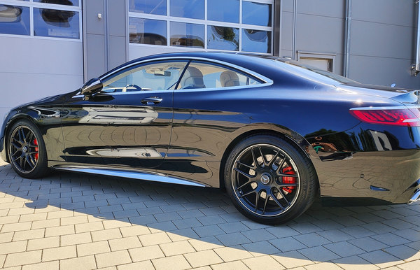 Prova al banco di prova con la Mercedes S63