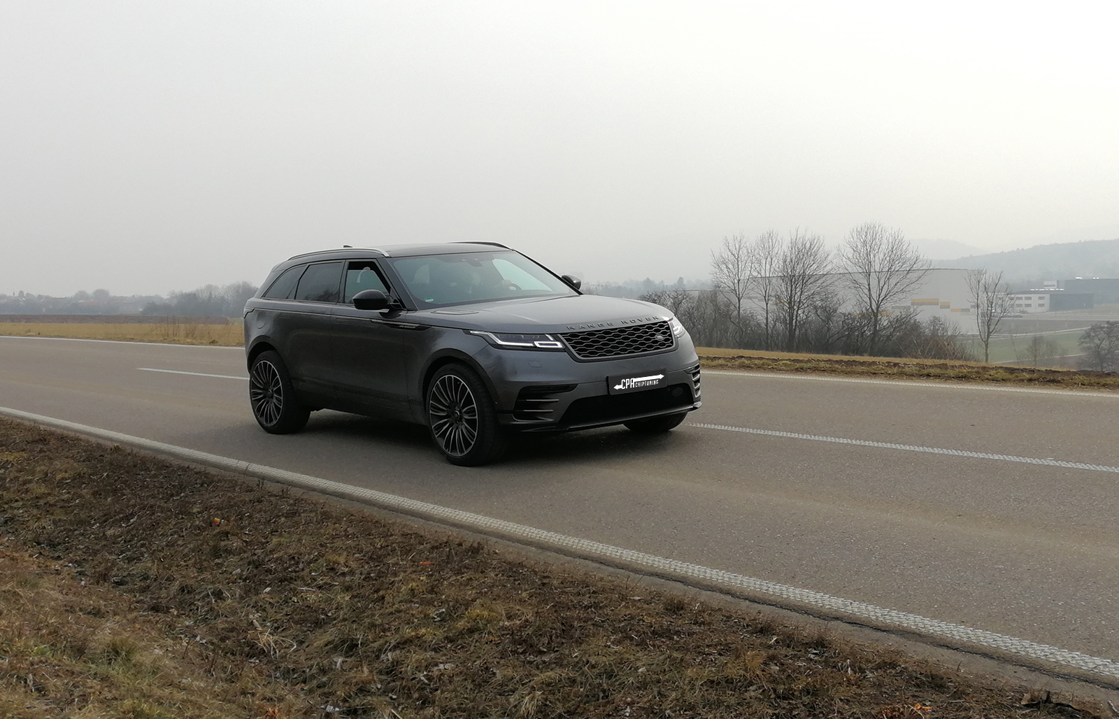 SUV di medie dimensioni con molto vapore