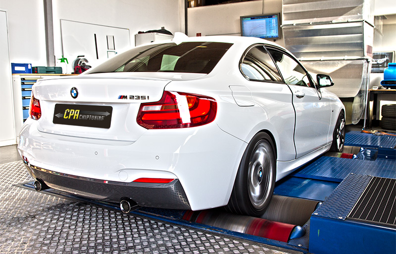 Test al banco di prova per la BMW M235i